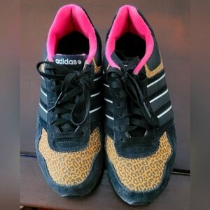 Adidas women’s sneakers 6.5
